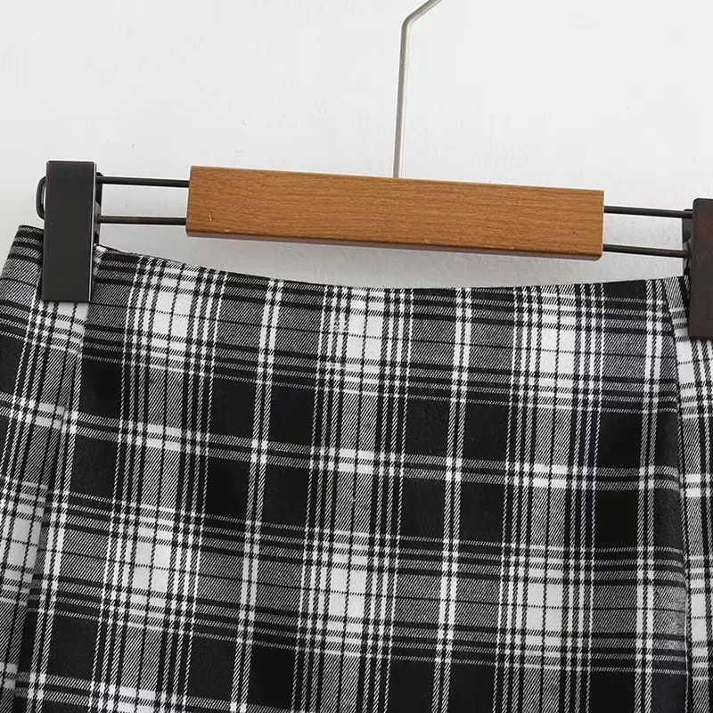 Women White and Black Plaid Print Mini Skirt with