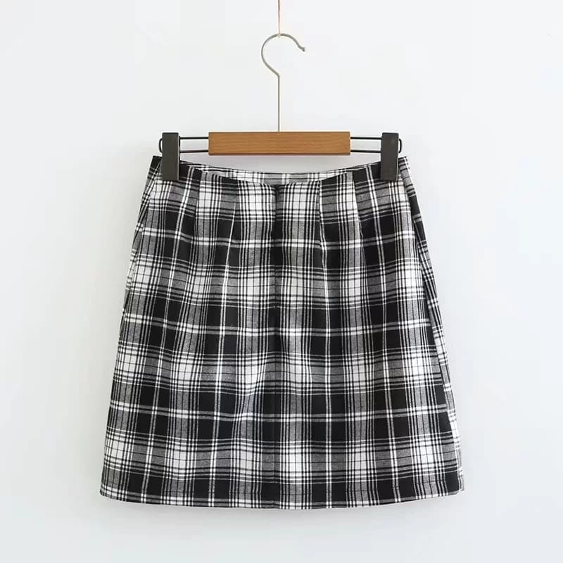 Women White and Black Plaid Print Mini Skirt with